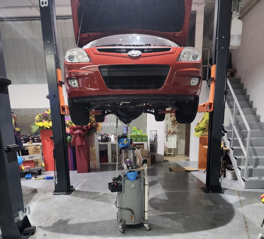 Oil service on the two-post lift